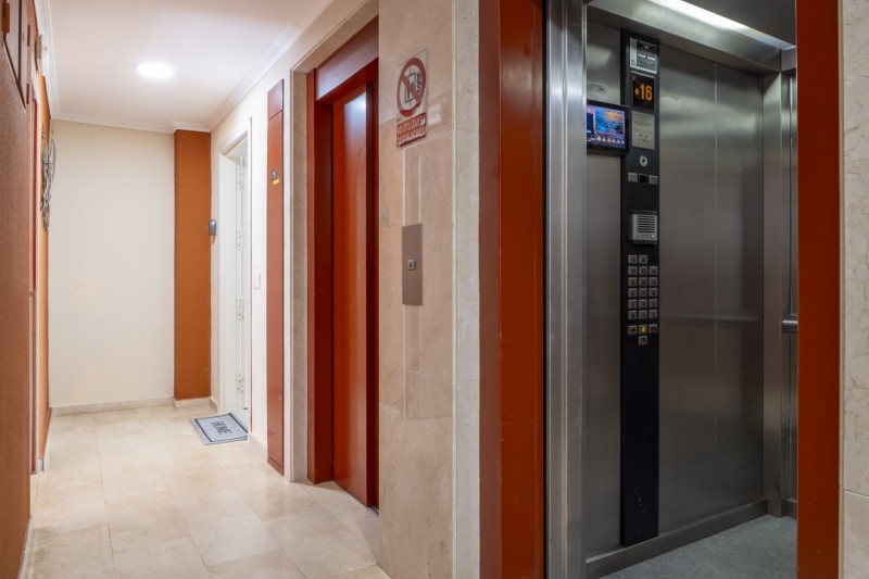 El cielo de Calpe a tus pies: ¡exclusivo ático dúplex de revista, frente al Mediterráneo! 